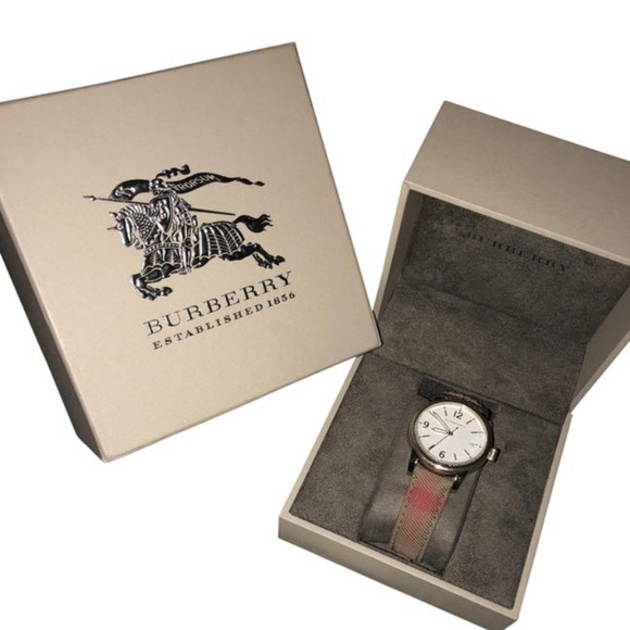 Burberry watch - Picture 1 of 4